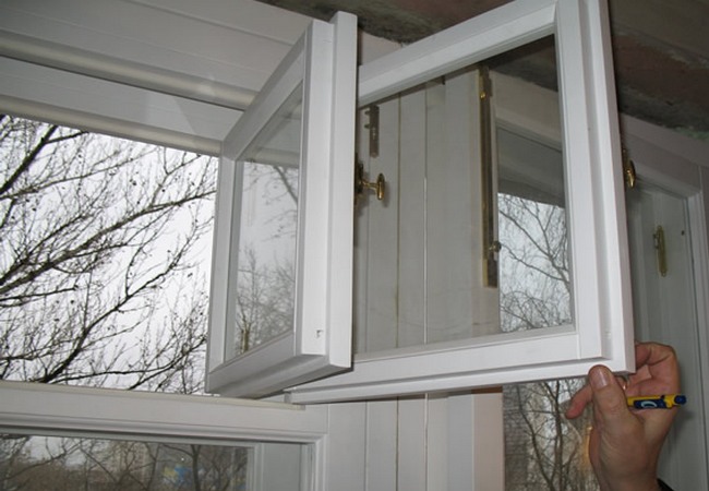 Открытая форточка