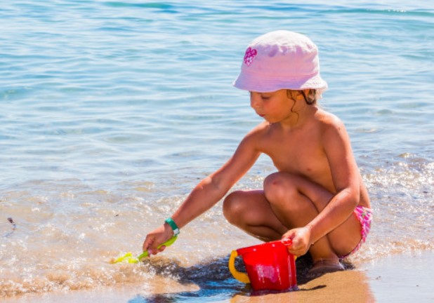 Ребенок на море