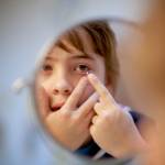 Ребёнок и контактная линза