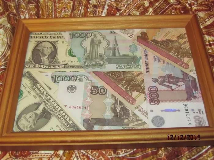 Картина из валюты