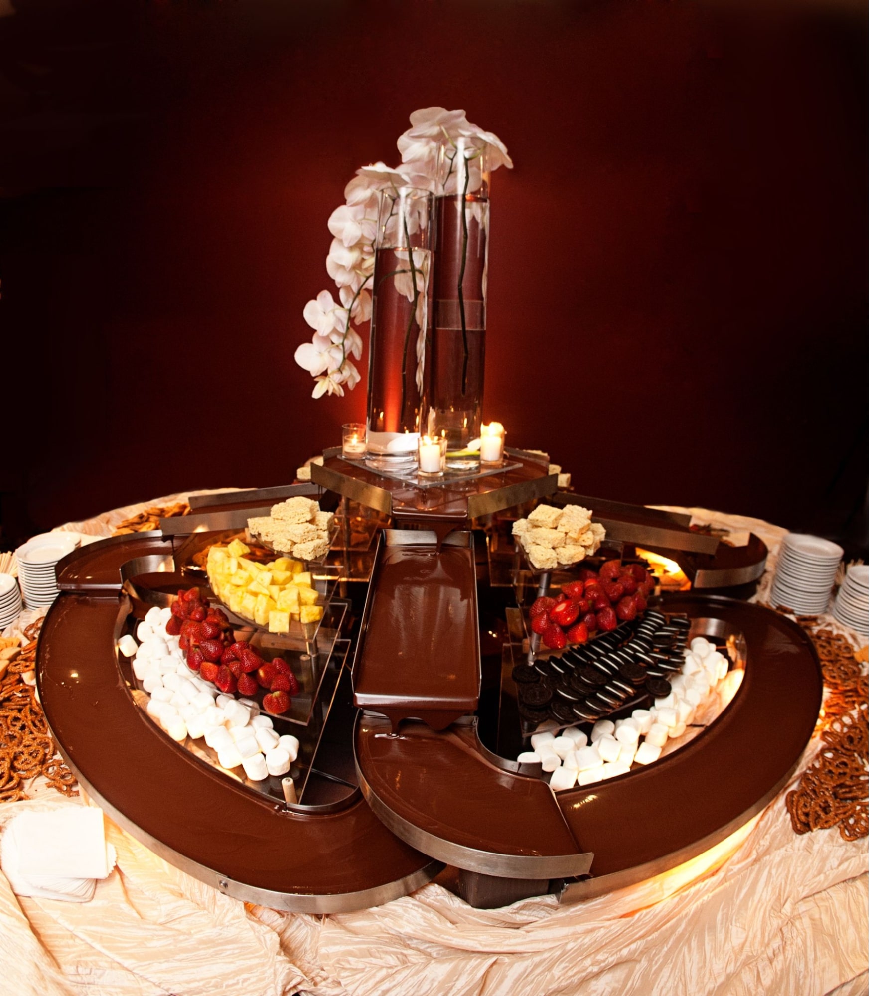 Фонтан с шоколадом и алкоголем