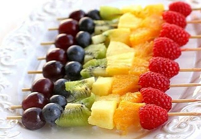 Фрукты на шпажках