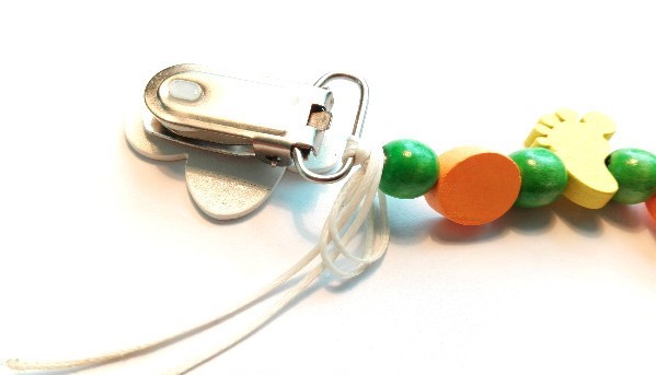 Второй этап закрепления клипсы держателя