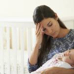 Молодая мама устала