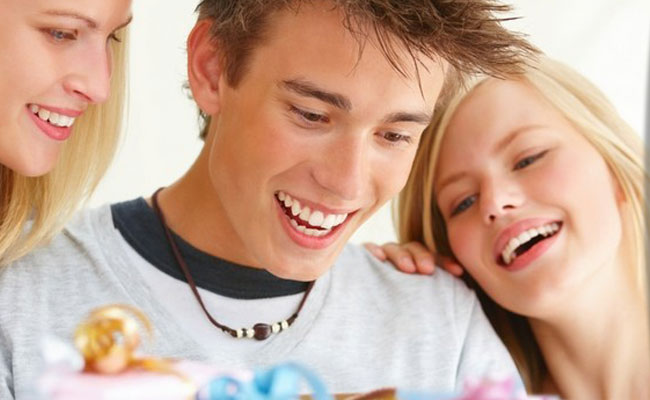 Друзья поздравили парня