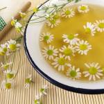 Таз с отваром ромашки