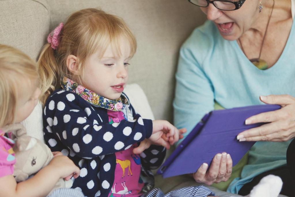 Психолог занимается с детьми