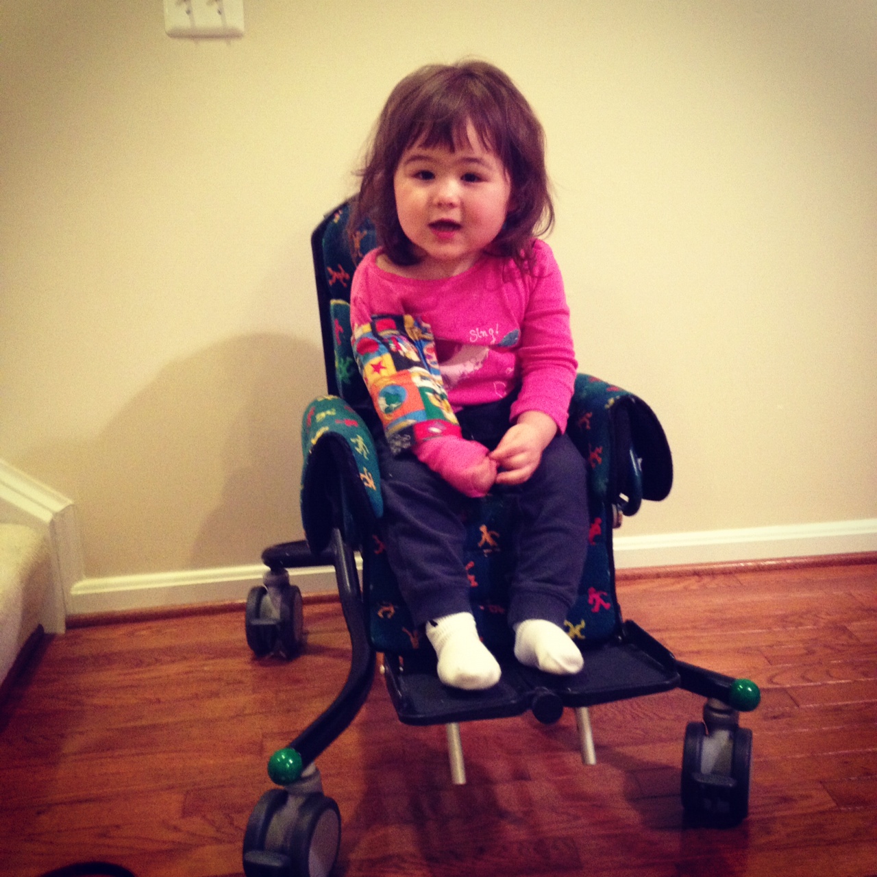 девочка с синдромом Ретта в коляске