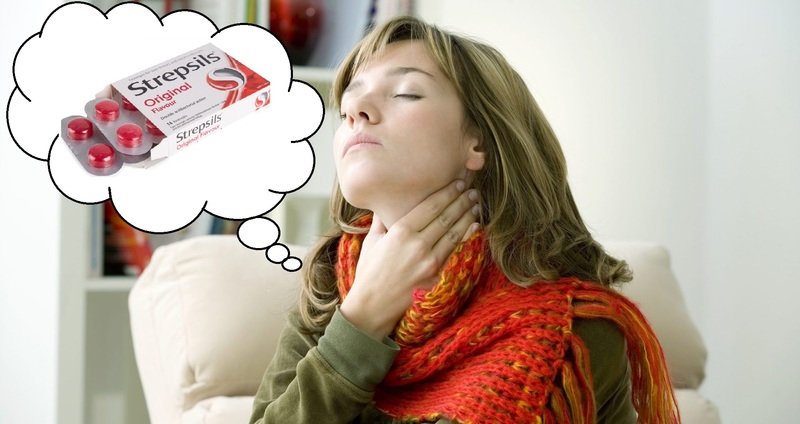 У женщины болит горло