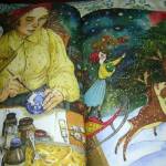 Разворот книги «Приключения Новогодних игрушек», на котором изображена девочка, раскрашивающая ёлочный шар