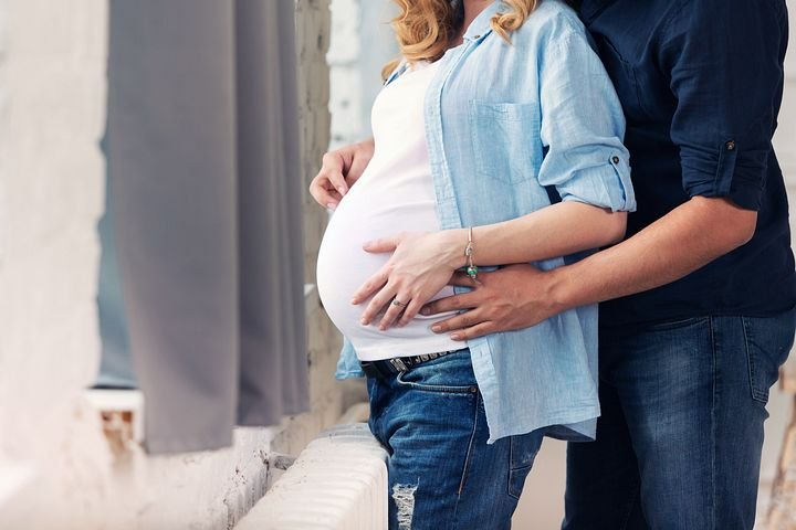Беременная с мужем