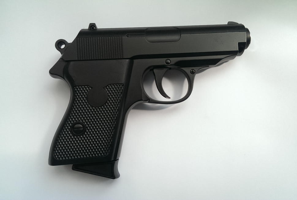 игрушечный пистолет