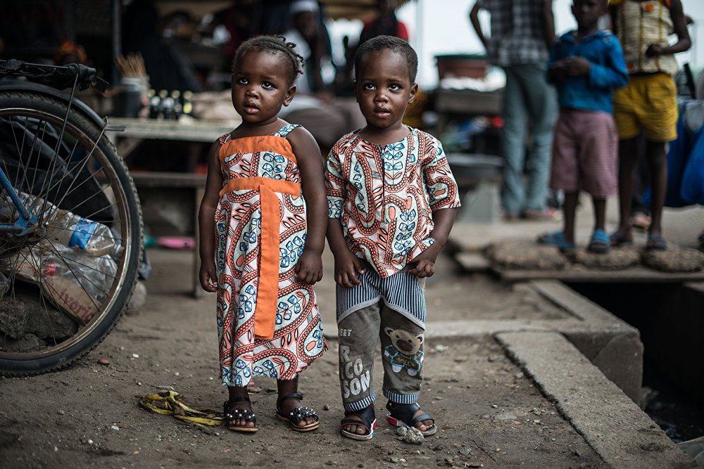 Африканские дети-двойняшки