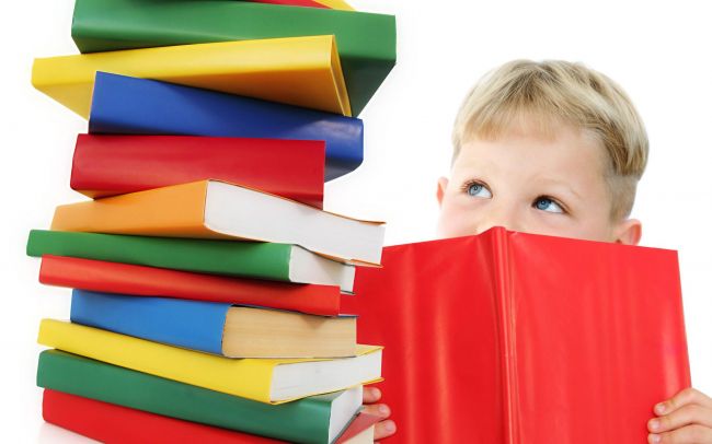 Мальчик и книги