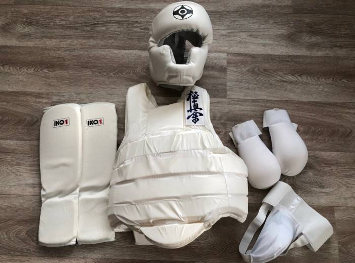 Дополнительная защитная экипировка для занятий карате