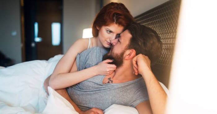 Влюблённые в постели