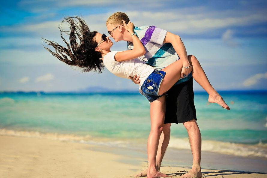 пара на пляже