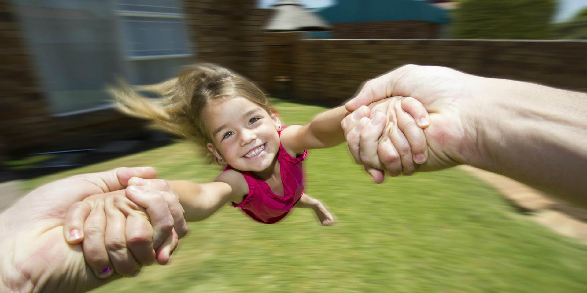 ребенка кружат