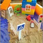 Двор из кинетического песка и ЛЕГО