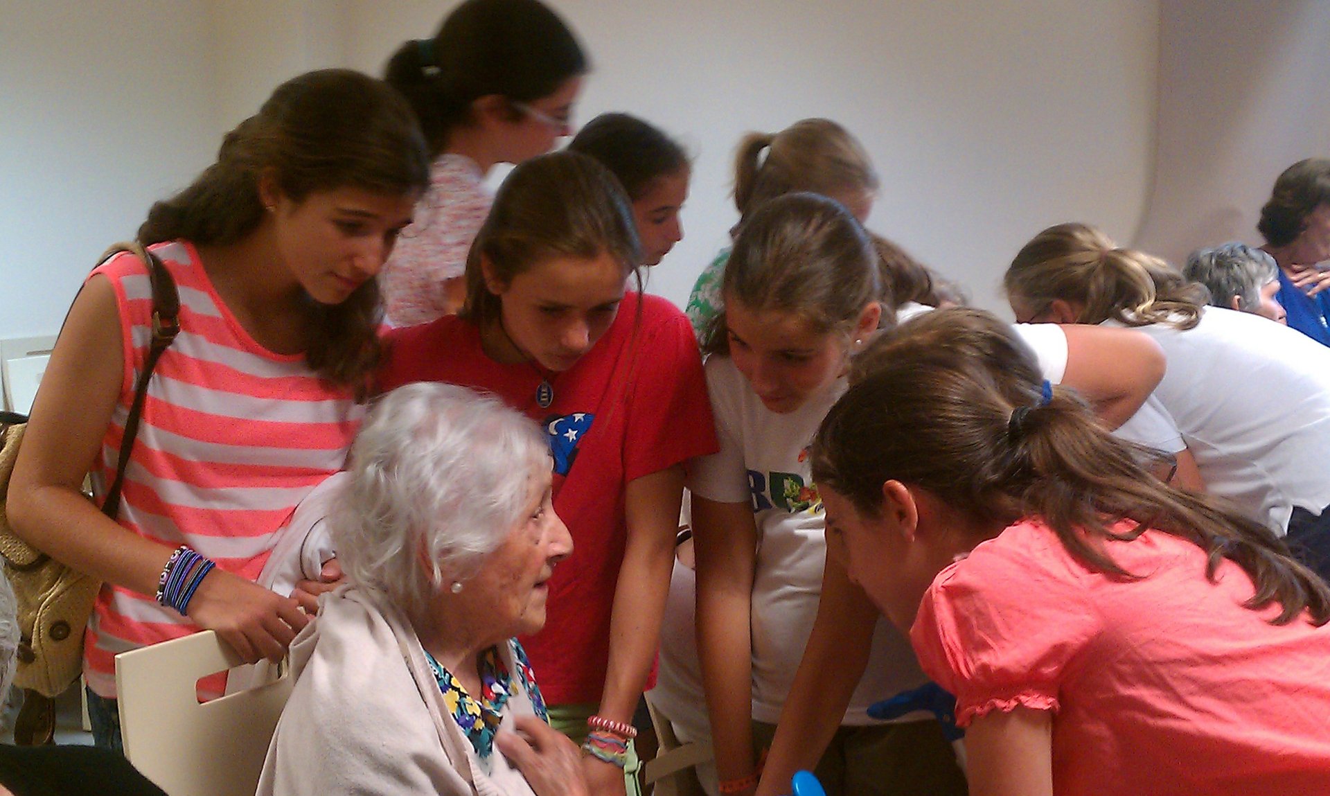 подростки в доме престарелых