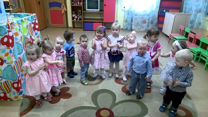 Дети в ясельной группе