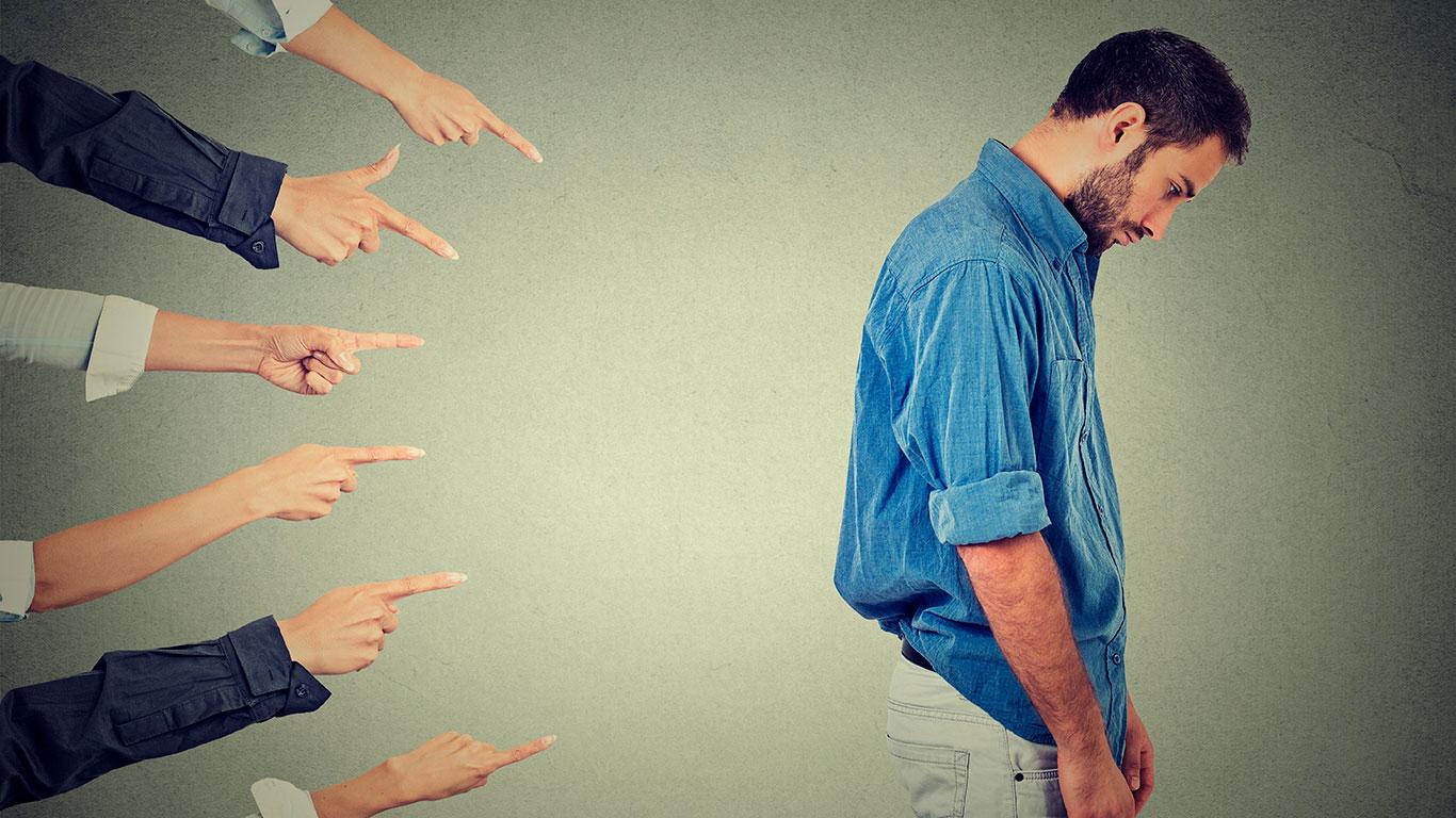 Взрослый с низкой самооценкой