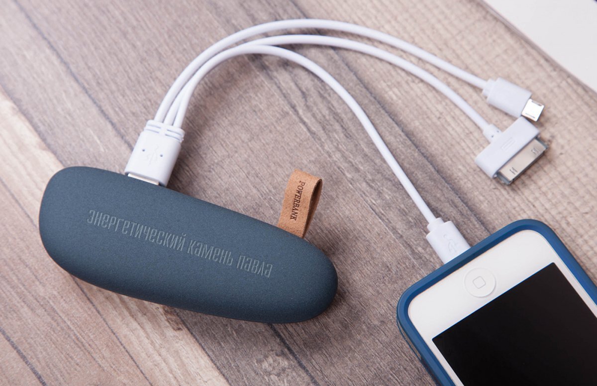 Портативная зарядка в виде камня