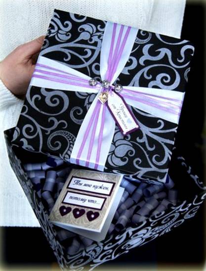 черная коробка с узором