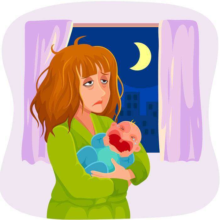 Уставшая мама с ребёнком на руках