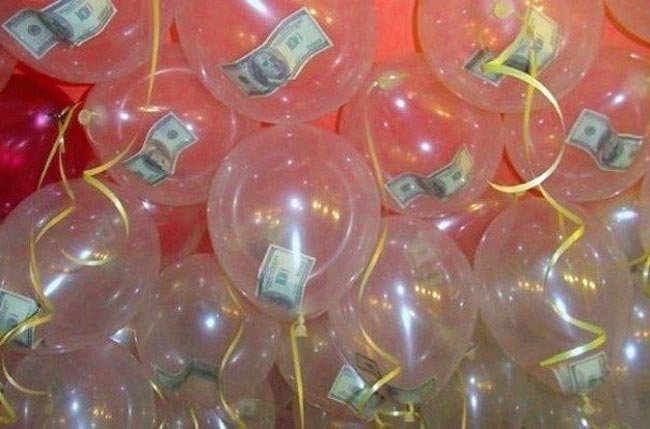 Воздушные шарики с денежными купюрами внутри