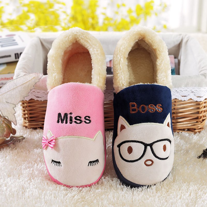 Домашние тапочки в виде кошечки и кота