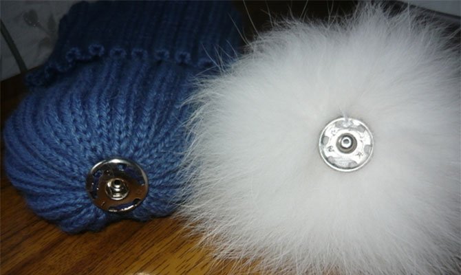 Помпон и шапка