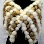 Накидка из меховых помпонов