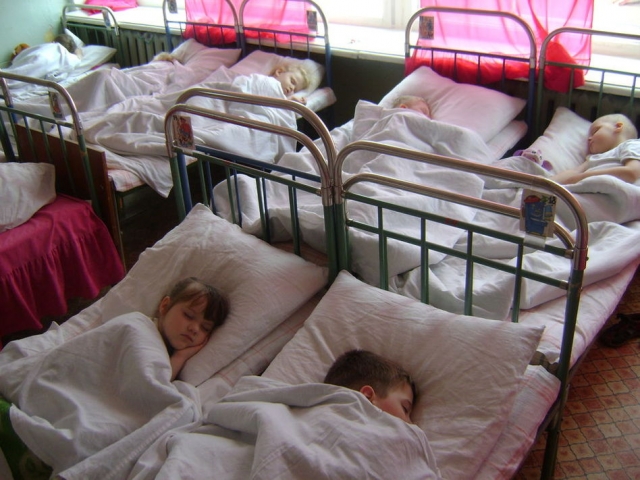 Дети спят в детском саду