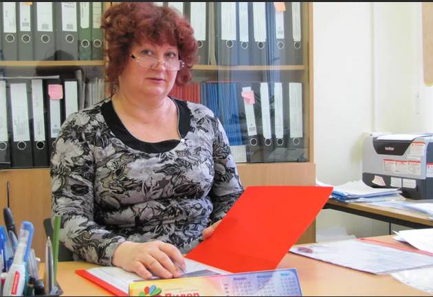 Заведующий детским садом в своём кабинете