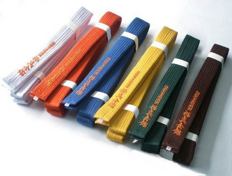 Пояса карате разного цвета