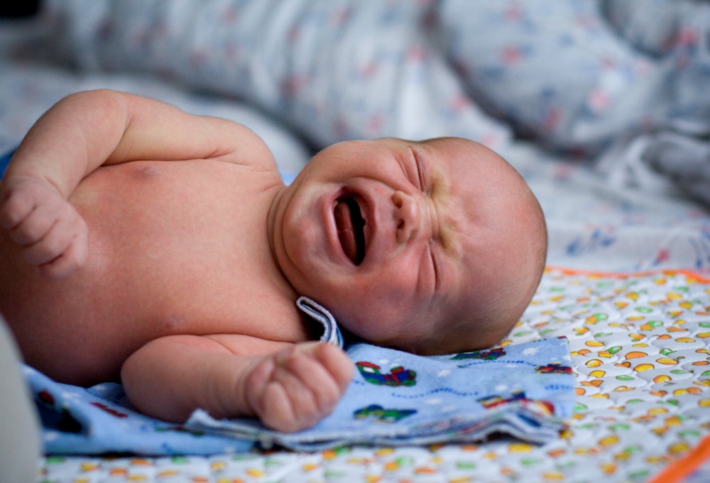 Ребёнок плачет