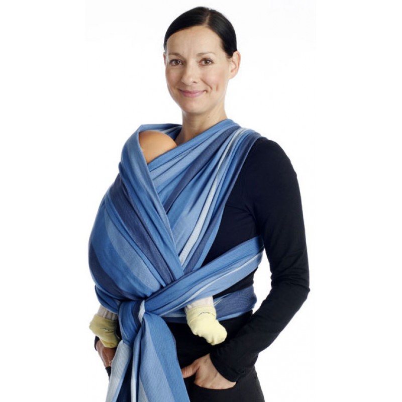 слинг-шарф на женщине