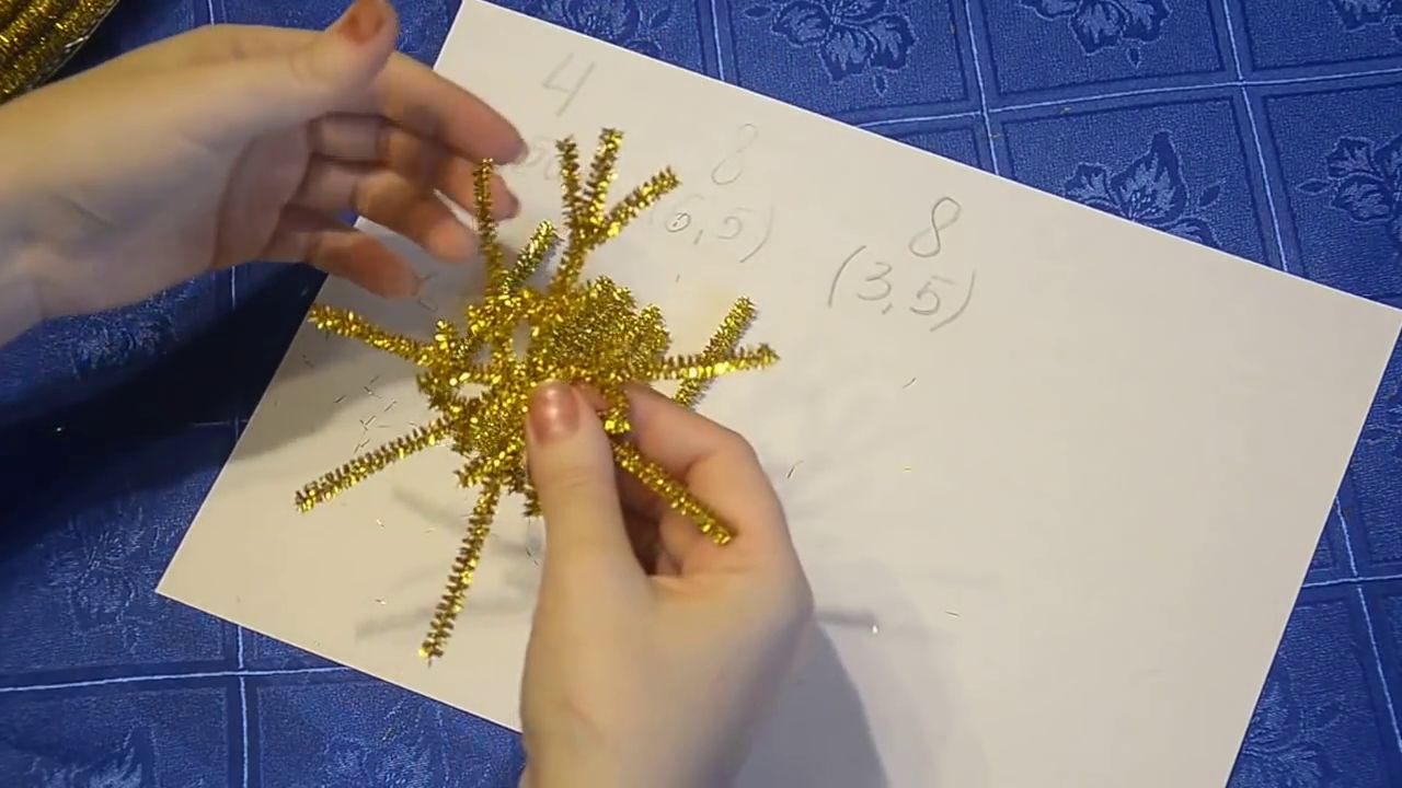 Изготовление новогодней снежинки из синельной проволоки