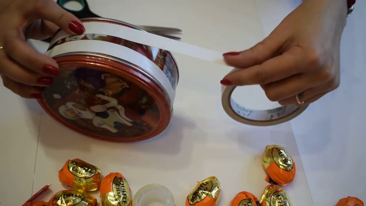 Жестяная коробка с печеньем