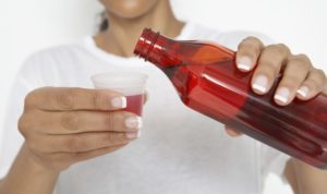 Какой сироп от кашля лучше пить ребенку и взрослому Какой сироп от кашля лучше пить ребенку и взрослому